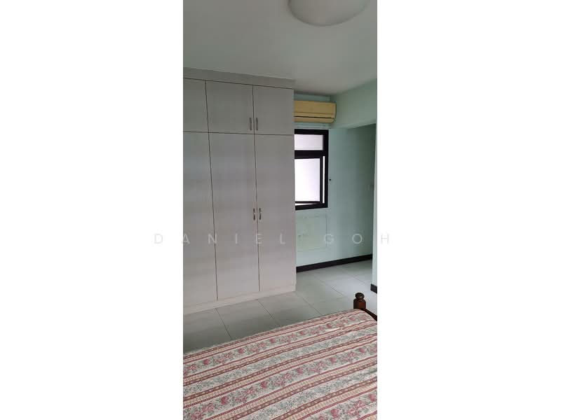 220B Bedok Central HDB Flat For Sale at S$ 1,000,000 | PropertyGuru Singapore - Bedroom