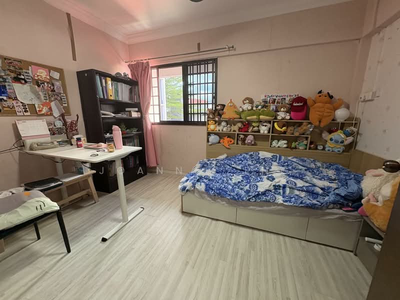 124 Bukit Batok Central HDB Flat For Sale at S$ 550,000 | PropertyGuru Singapore - Bedroom