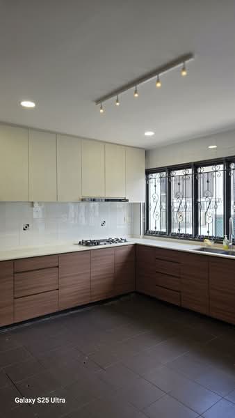 PHOENIX GARDEN, Phoenix Garden, 3 Bedrooms, 2,500 sqft, Terraced House For Rent, by Shirley Lee, 500073208 - Kitchen - PropertyGuru.com.sg