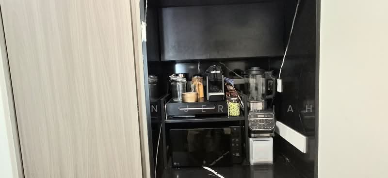 Irwell Hill Residences, 6 Irwell Hill, 2 Bedrooms, 603 sqft, Condominium For Rent, by Steven Jeremiah, 500073210 - Kitchen - PropertyGuru.com.sg