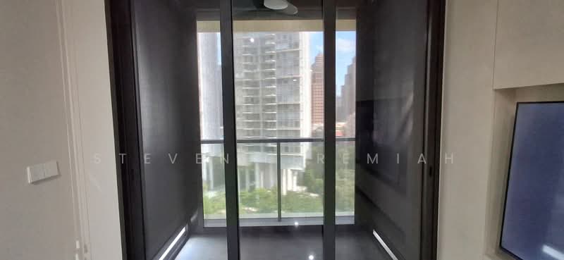 Balcony (with Zip Track)