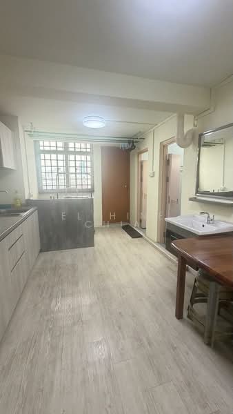 27 Toa Payoh East HDB Flat For Sale at S$ 398,000 | PropertyGuru Singapore - Kitchen