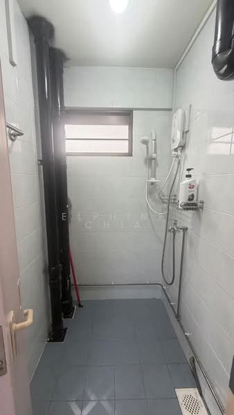 27 Toa Payoh East HDB Flat For Sale at S$ 398,000 | PropertyGuru Singapore - Bathroom