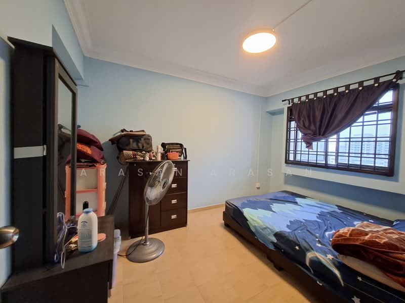 648D Jurong West Street 61 HDB Flat For Sale at S$ 600,000 | PropertyGuru Singapore - Bedroom 1