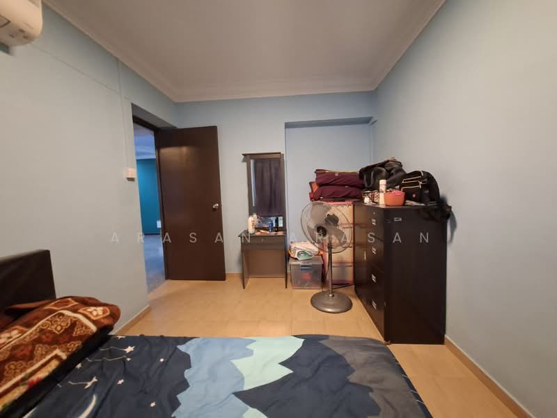 648D Jurong West Street 61 HDB Flat For Sale at S$ 600,000 | PropertyGuru Singapore - Bedroom 1