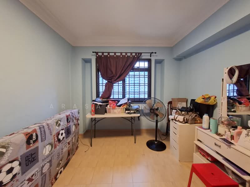 648D Jurong West Street 61 HDB Flat For Sale at S$ 600,000 | PropertyGuru Singapore - Bedroom 3