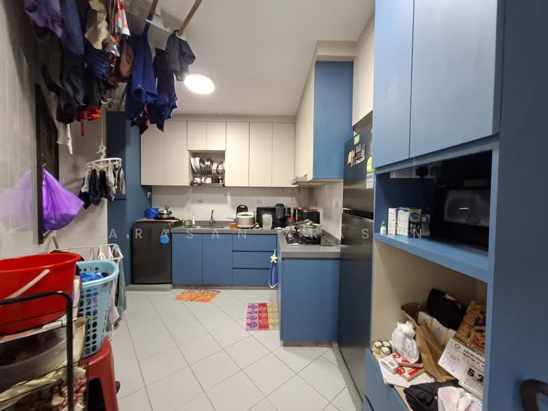 648D Jurong West Street 61 HDB Flat For Sale at S$ 600,000 | PropertyGuru Singapore - Kitchen