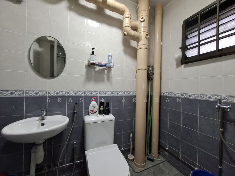 648D Jurong West Street 61 HDB Flat For Sale at S$ 600,000 | PropertyGuru Singapore - Common Toilet
