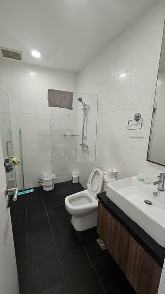 Bedok terrace, Bedok terrace, 4 Bedrooms, 2,500 sqft, Terraced House For Rent, by Celvin Tan, 500073225 - Bathroom - PropertyGuru.com.sg