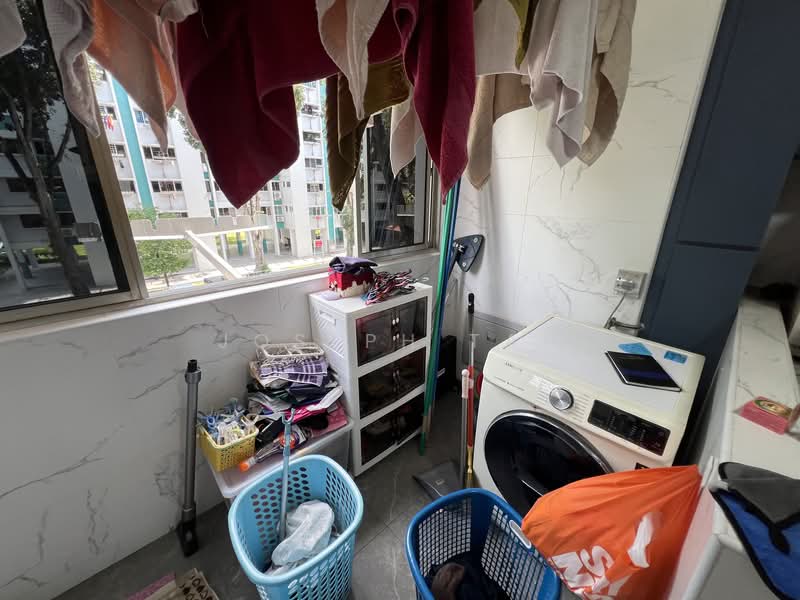 546 Bedok North Street 3 HDB Flat For Sale at S$ 578,888 | PropertyGuru Singapore - Balcony