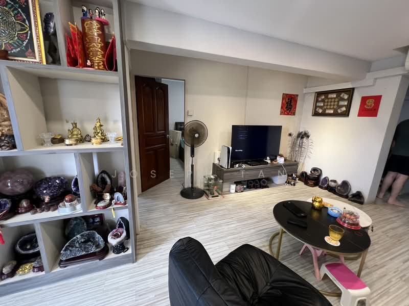 546 Bedok North Street 3 HDB Flat For Sale at S$ 578,888 | PropertyGuru Singapore - Living Room