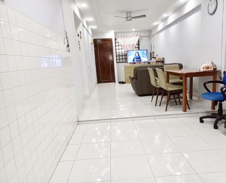 503 Ang Mo Kio Avenue 5, 503 Ang Mo Kio Avenue 5, 2 Bedrooms, 731 sqft, HDB Flat For Rent, by DOEVEN REAL ESTATE, 500073230 - Living Room - PropertyGuru.com.sg