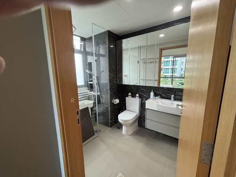 The Glades Condominium For Sale at S$ 1,898,000 | PropertyGuru Singapore - Bathroom Master 
