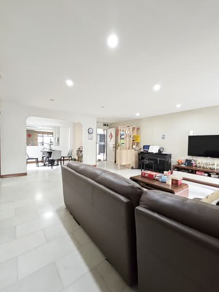 556 Woodlands Drive 53, 556 Woodlands Drive 53, 3 Bedrooms, 1,292 sqft, HDB Flat For Rent, by Stanley Sik, 500073237 - Living Room - PropertyGuru.com.sg