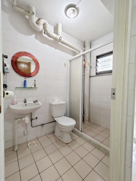 556 Woodlands Drive 53, 556 Woodlands Drive 53, 3 Bedrooms, 1,292 sqft, HDB Flat For Rent, by Stanley Sik, 500073237 - Bathroom - PropertyGuru.com.sg