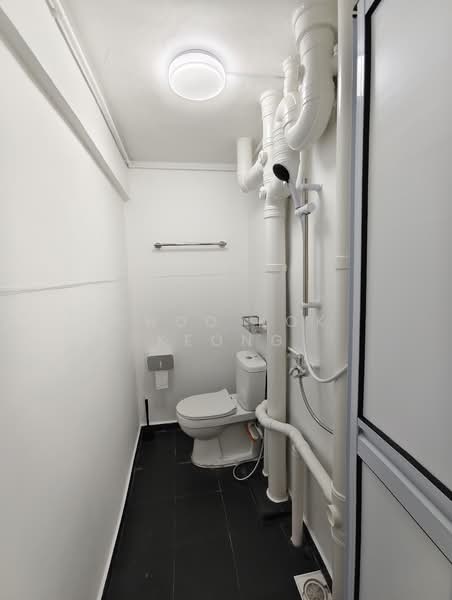 34 Jalan Bahagia, 34 Jalan Bahagia, 2 Bedrooms, 602 sqft, HDB Flat For Rent, by Choo Kok Keong, 500073238 - Bathroom - PropertyGuru.com.sg