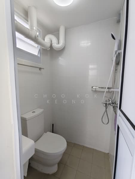 34 Jalan Bahagia, 34 Jalan Bahagia, 2 Bedrooms, 602 sqft, HDB Flat For Rent, by Choo Kok Keong, 500073238 - Bathroom - PropertyGuru.com.sg