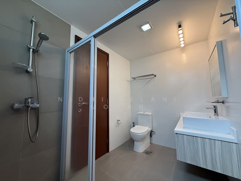 Rafflesia Condo Condominium For Sale at S$ 1,480,000 | PropertyGuru Singapore - Bathroom