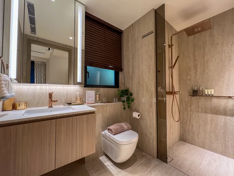 Brand New Fully Renovated Freehold Luxurious 1B in Meyer Area! Condominium For Sale at S$ 1,328,000 | PropertyGuru Singapore - Bathroom