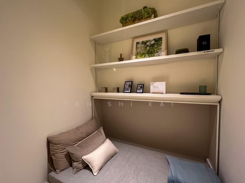 Brand New Fully Renovated Freehold Luxurious 1B in Meyer Area! Condominium For Sale at S$ 1,328,000 | PropertyGuru Singapore - Bedroom