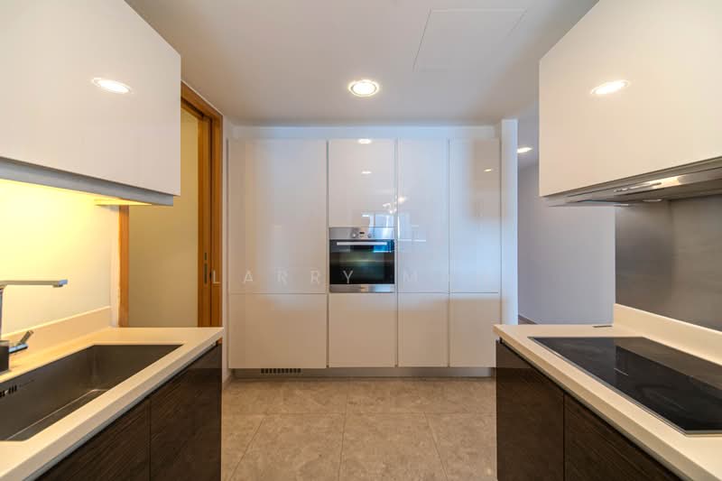 Marina Bay Suites, 3 Central Boulevard, 3 Bedrooms, 1,572 sqft, Apartment For Sale, by Larry Mah, 500073246 - Kitchen - PropertyGuru.com.sg