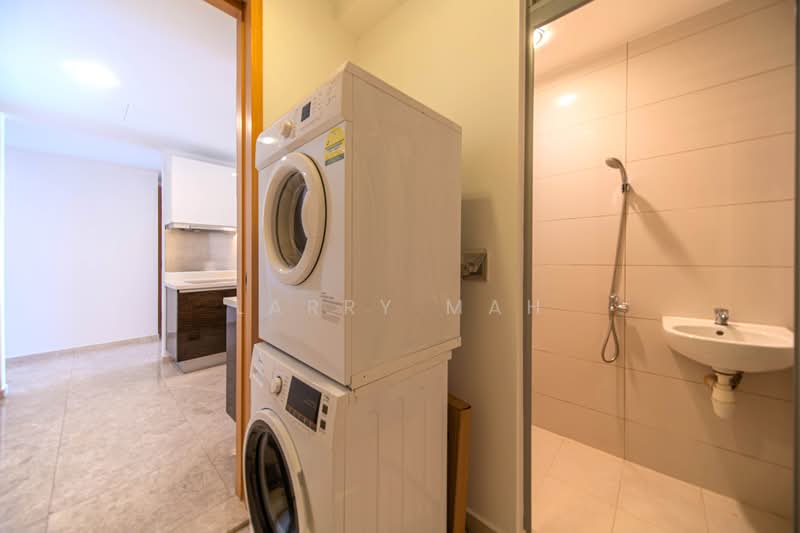 Marina Bay Suites, 3 Central Boulevard, 3 Bedrooms, 1,572 sqft, Apartment For Sale, by Larry Mah, 500073246 - Kitchen - PropertyGuru.com.sg