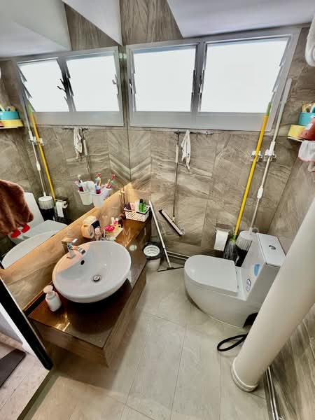 506 Bedok North Avenue 3 HDB Flat For Sale at S$ 850,000 | PropertyGuru Singapore - Bathroom