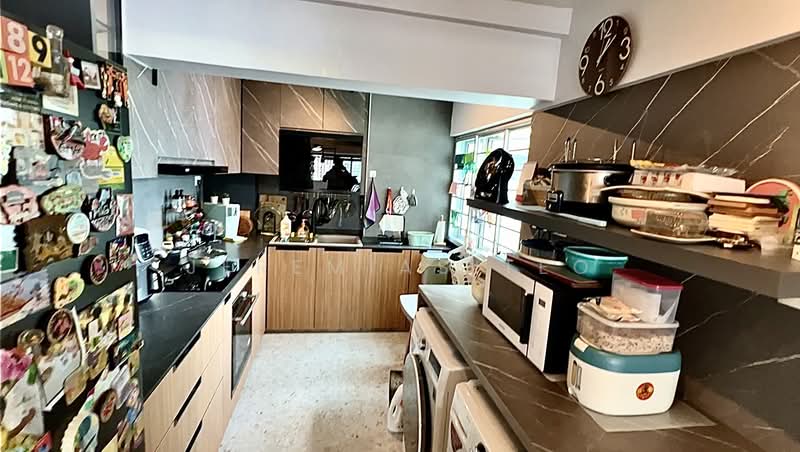 506 Bedok North Avenue 3 HDB Flat For Sale at S$ 850,000 | PropertyGuru Singapore - Kitchen