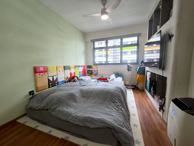 620A Tampines Street 61 HDB Flat For Sale at S$ 788,888 | PropertyGuru Singapore - Bedroom