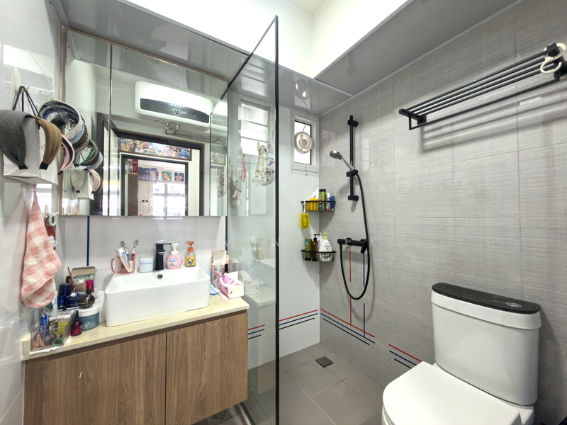 620A Tampines Street 61 HDB Flat For Sale at S$ 788,888 | PropertyGuru Singapore - Bathroom