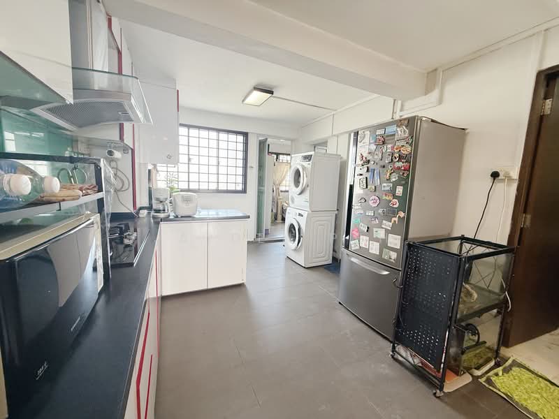 22 Sin Ming Road HDB Flat For Sale at S$ 385,000 | PropertyGuru Singapore - Kitchen