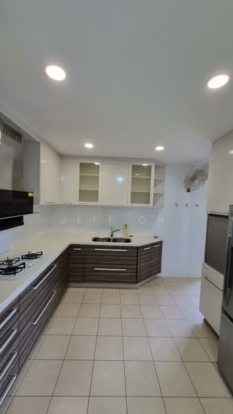 Carissa Park Condo, 6 Flora Drive, 2 Bedrooms, 947 sqft, Condominium For Rent, by Jeff Oh, 500073349 - Kitchen - PropertyGuru.com.sg