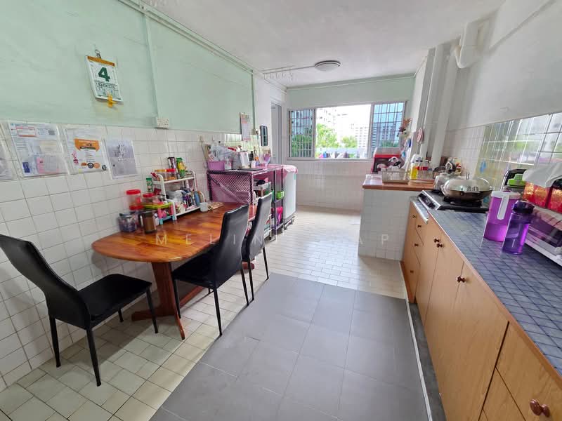 141 Yishun Ring Road HDB Flat For Sale at S$ 430,000 | PropertyGuru Singapore - Kitchen