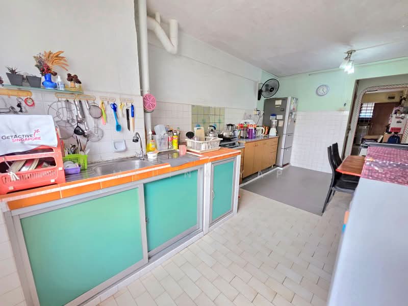 141 Yishun Ring Road HDB Flat For Sale at S$ 430,000 | PropertyGuru Singapore - Kitchen