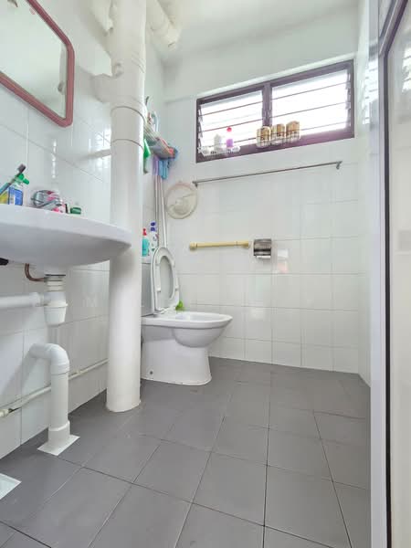 141 Yishun Ring Road HDB Flat For Sale at S$ 430,000 | PropertyGuru Singapore - Bathroom
