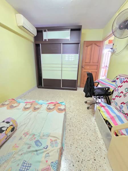 141 Yishun Ring Road HDB Flat For Sale at S$ 430,000 | PropertyGuru Singapore - Bedroom