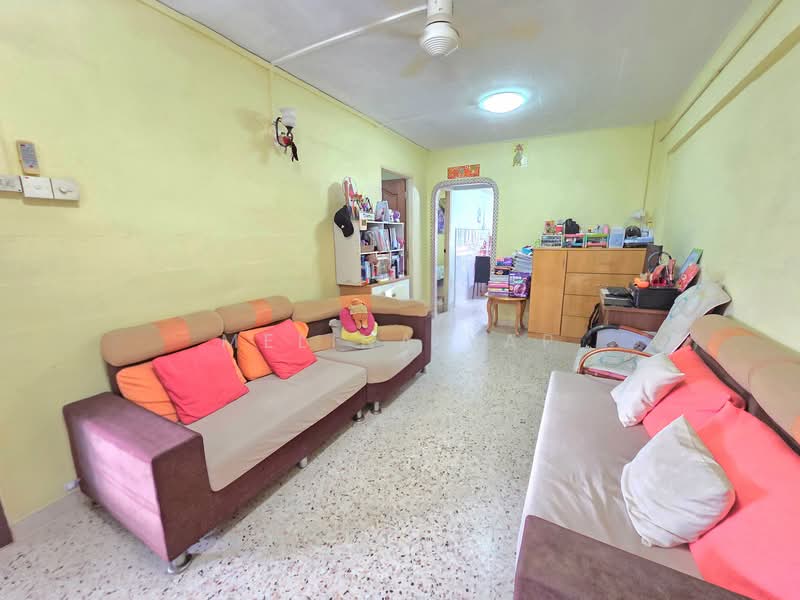 141 Yishun Ring Road HDB Flat For Sale at S$ 430,000 | PropertyGuru Singapore - Living Room