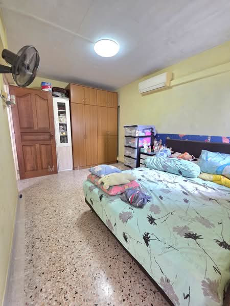 141 Yishun Ring Road HDB Flat For Sale at S$ 430,000 | PropertyGuru Singapore - Bedroom