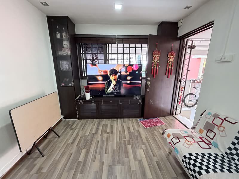 477 Jurong West Street 41 HDB Flat For Sale at S$ 429,000 | PropertyGuru Singapore - Living Room