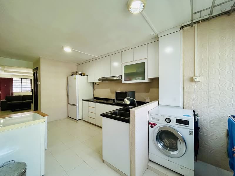 535 Jurong West Street 52 HDB Flat For Sale at S$ 428,000 | PropertyGuru Singapore - Kitchen