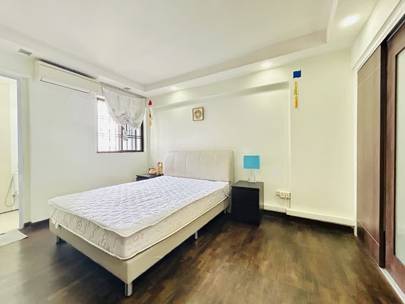 535 Jurong West Street 52 HDB Flat For Sale at S$ 428,000 | PropertyGuru Singapore - Bedroom