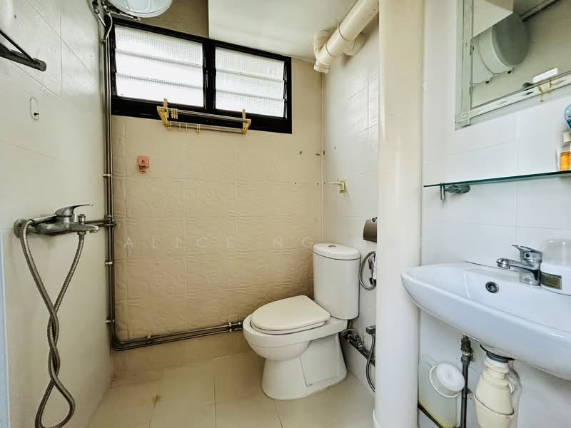 535 Jurong West Street 52 HDB Flat For Sale at S$ 428,000 | PropertyGuru Singapore - Bathroom