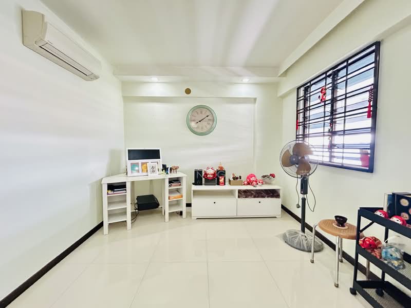 535 Jurong West Street 52 HDB Flat For Sale at S$ 428,000 | PropertyGuru Singapore - Living Room