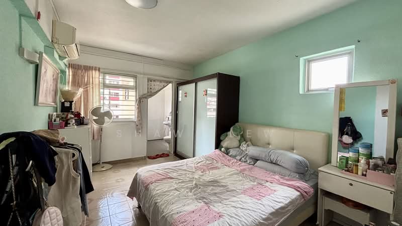 430 Jurong West Avenue 1 HDB Flat For Sale at S$ 515,000 | PropertyGuru Singapore - Master Bedroom