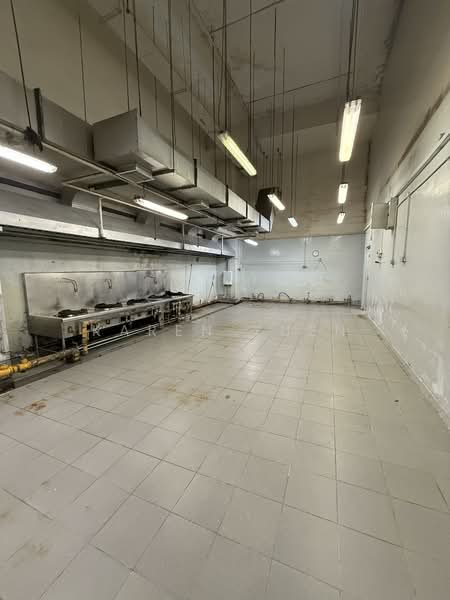 Food XChange @ Admiralty, 8A Admiralty Street, 5,963 sqft, Factory / Workshop (B2) For Rent, by Karen Yuen, 500073399 - Kitchen - CommercialGuru.com.sg