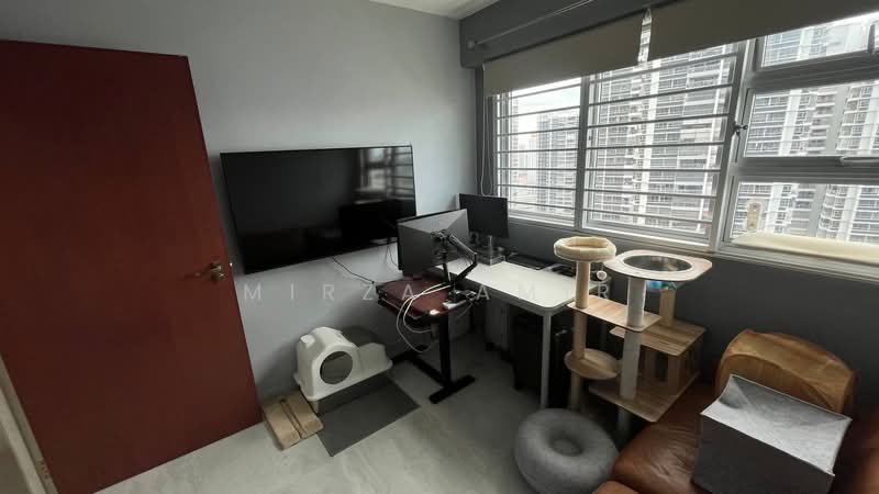 130A Lorong 1 Toa Payoh HDB Flat For Sale at S$ 860,000 | PropertyGuru Singapore - Common Room
