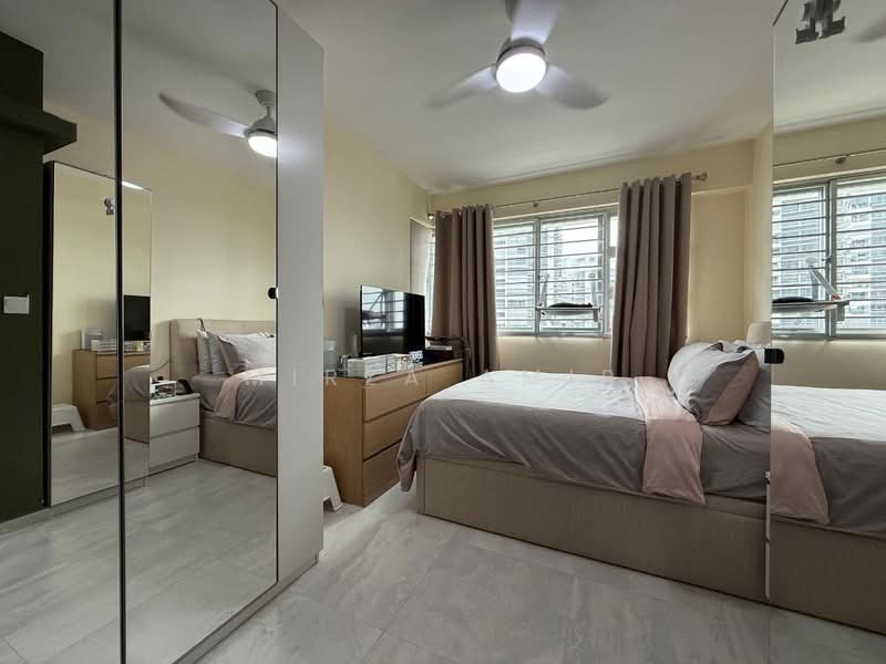 130A Lorong 1 Toa Payoh HDB Flat For Sale at S$ 860,000 | PropertyGuru Singapore - Master Bedroom