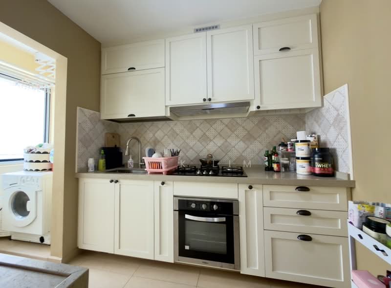 450 Yishun Ring Road HDB Flat For Sale at S$ 600,000 | PropertyGuru Singapore - Kitchen