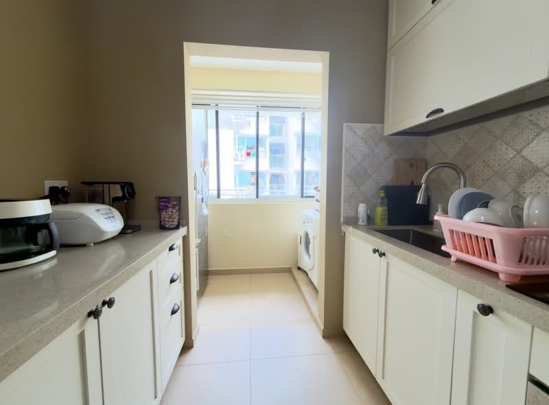 450 Yishun Ring Road HDB Flat For Sale at S$ 600,000 | PropertyGuru Singapore - Kitchen