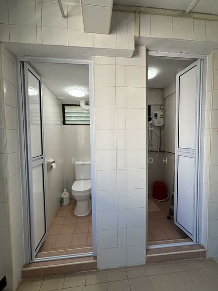169 Stirling Road, 169 Stirling Road, 2 Bedrooms, 753 sqft, HDB Flat For Rent, by Eunice Toh, 500073435 - Bathroom - PropertyGuru.com.sg